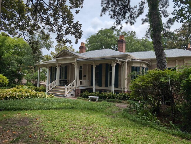 Foto del edificio - 1074 Georgia Ave