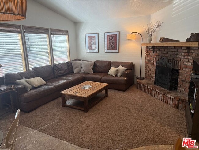 Foto del edificio - 42810 Willow Ave