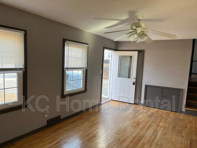 Building Photo - 1519 NE Englewood Rd