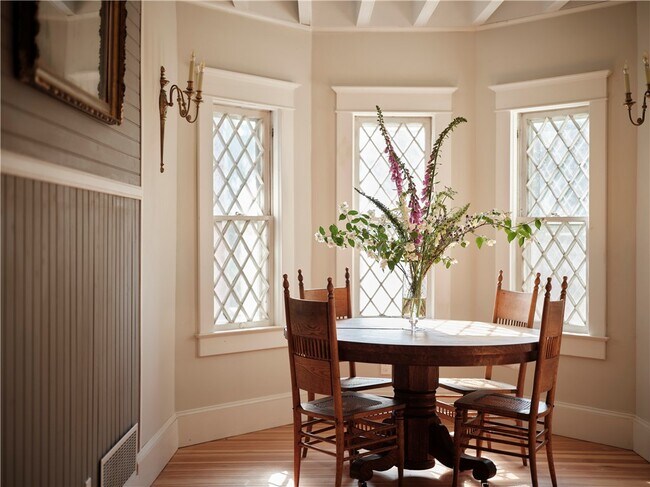 Building Photo - 38 Lake St