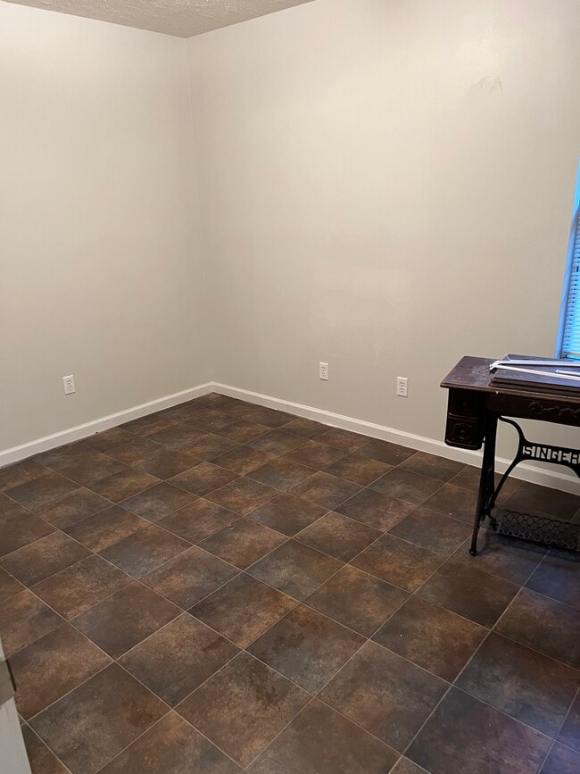 Building Photo - 1804 Droke Rd