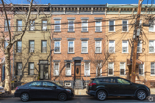 Building Photo - 352 7th St