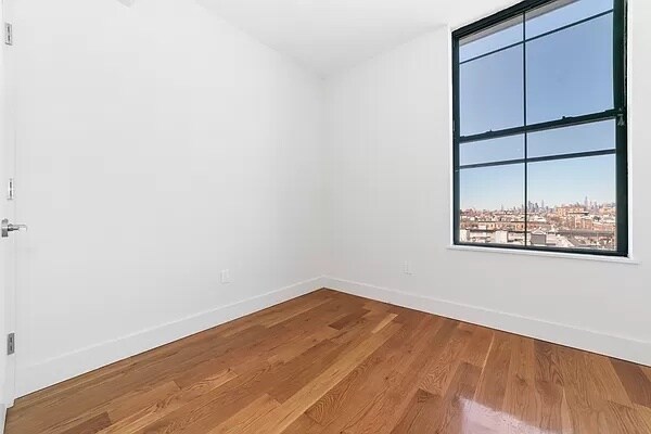 Building Photo - 5527 Myrtle Ave