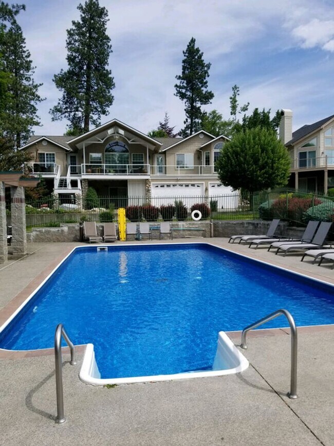 Building Photo - Private Community Beach and Pool in River Run