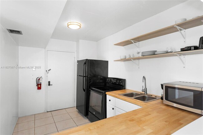 Foto del edificio - 9440 W Bay Harbor Dr