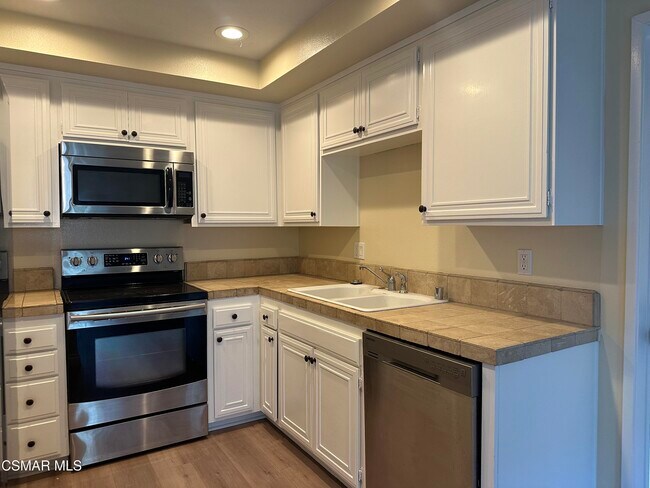 Building Photo - 3719 Summershore Ln