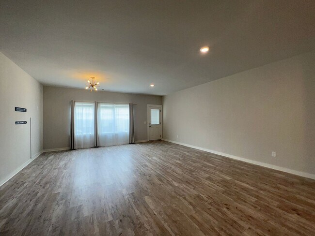 Foto del edificio - 2012 Hardwick Ln
