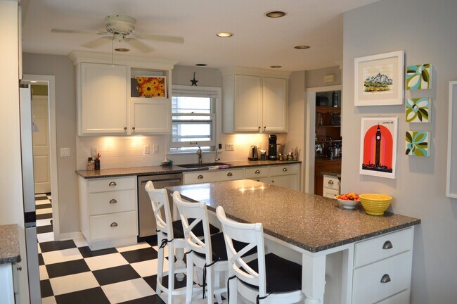 Foto del edificio - 7002 Hubbard Ave