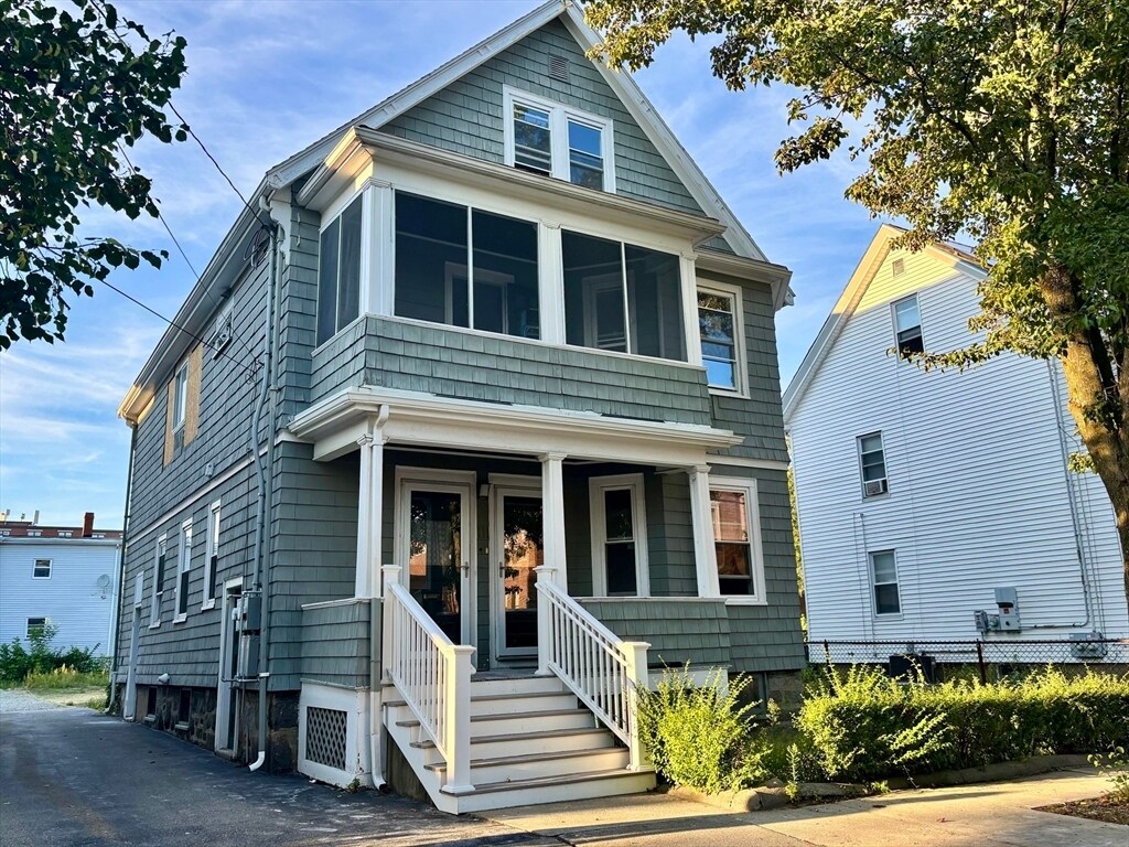 Foto principal - 111-111A Adams St