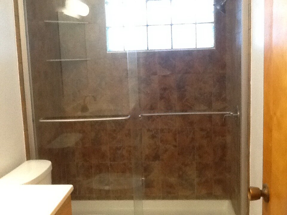 beautiful tiled walk in shower - 1201 W Wayne St