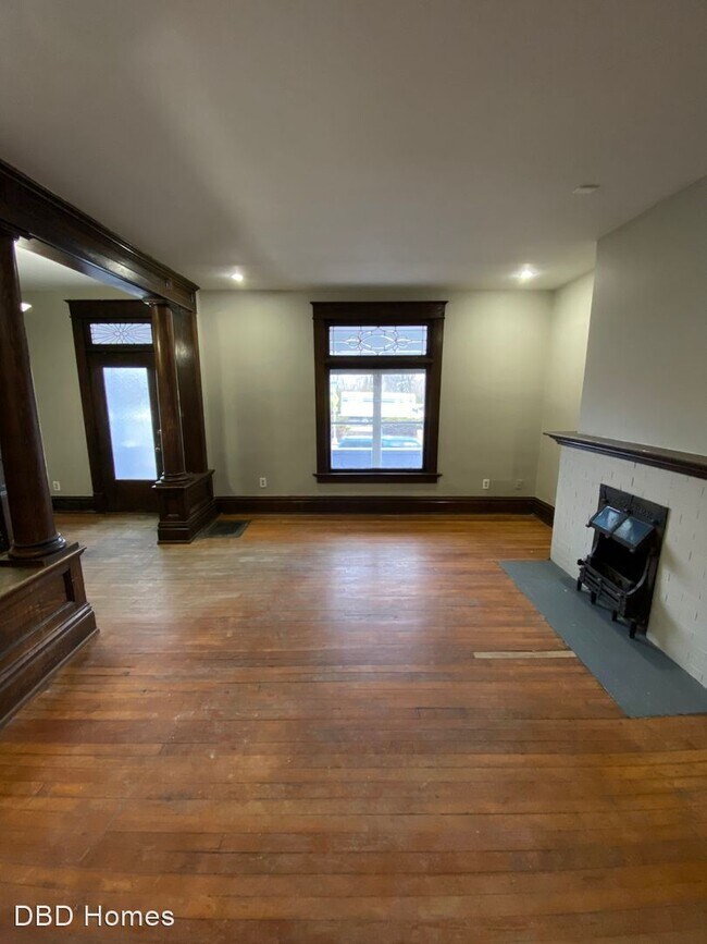Building Photo - 4 br, 1.5 bath House - 901 W Main St.