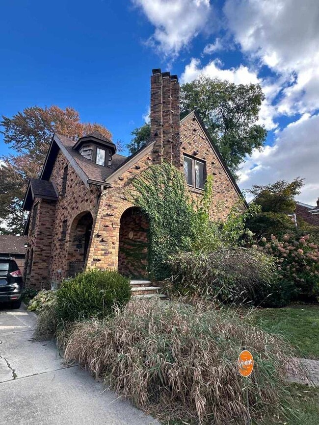 Building Photo - 15466 Artesian St