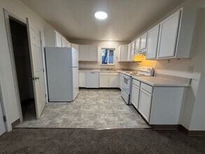 Building Photo - 749 Fischer Ave