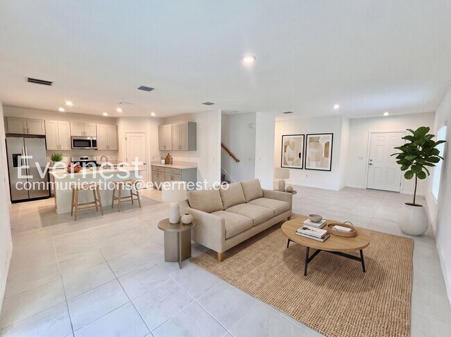 Foto del edificio - Spacious 5 Bed, 3.5 Bath Home with Fenced Yard and 2-Car Garage | Available Soon!