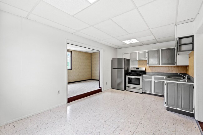Building Photo - 2720 Churchview Avenue