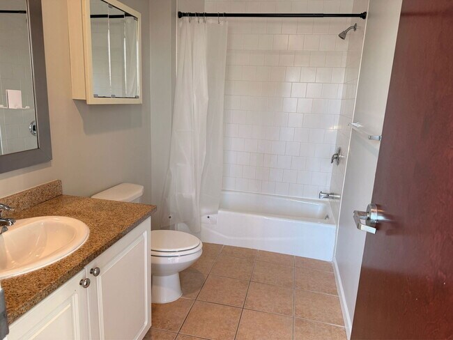 Foto del edificio - 210 Farmington Ave