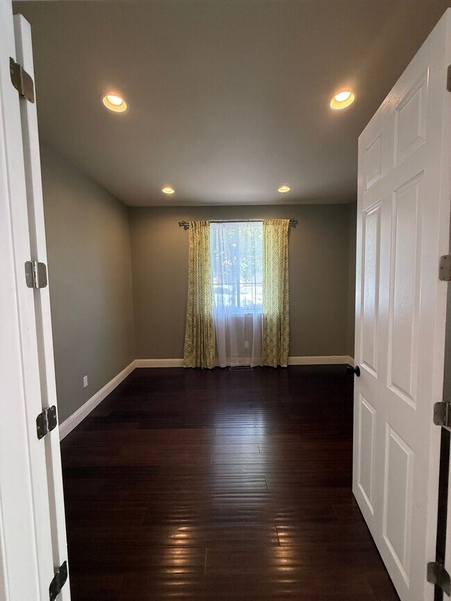 Foto del edificio - 3 Bedroom/ 2.5 Bathroom Home for Rent In S...