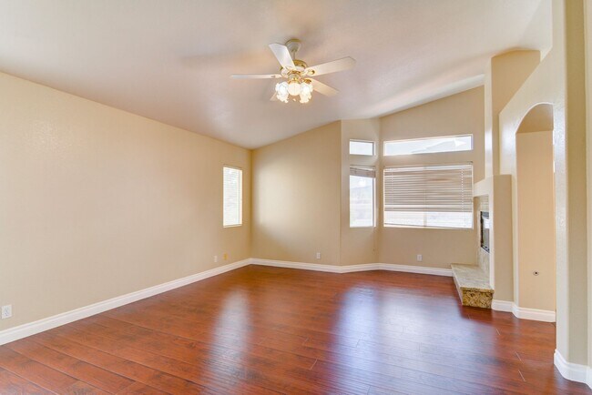 Foto del edificio - 2069 Sapphire Valley Ave