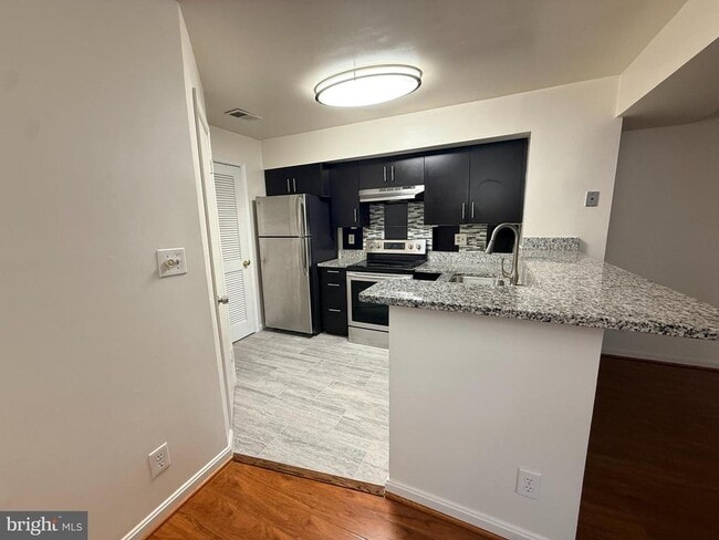 Foto del edificio - 6004 Curtier Dr