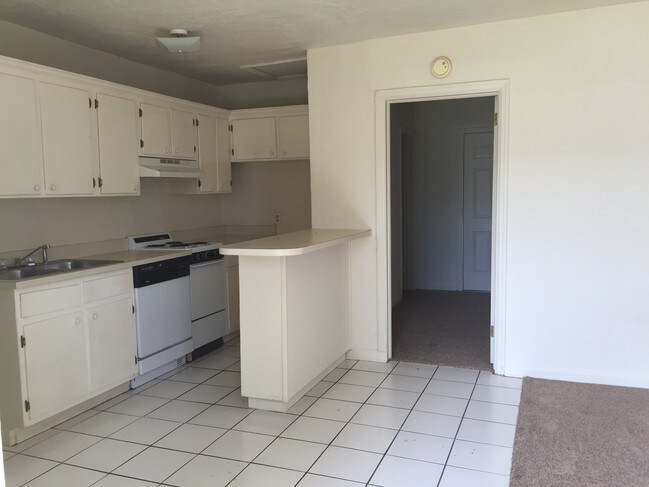 Building Photo - 861 Campus Cir