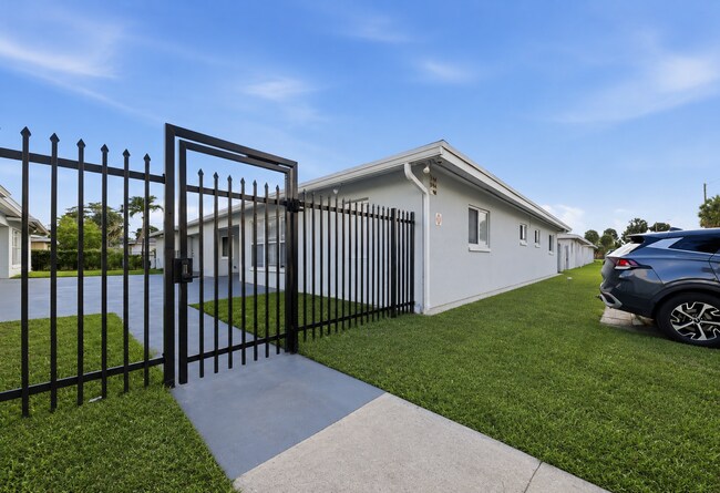 Foto del edificio - 5648 NW 28th St