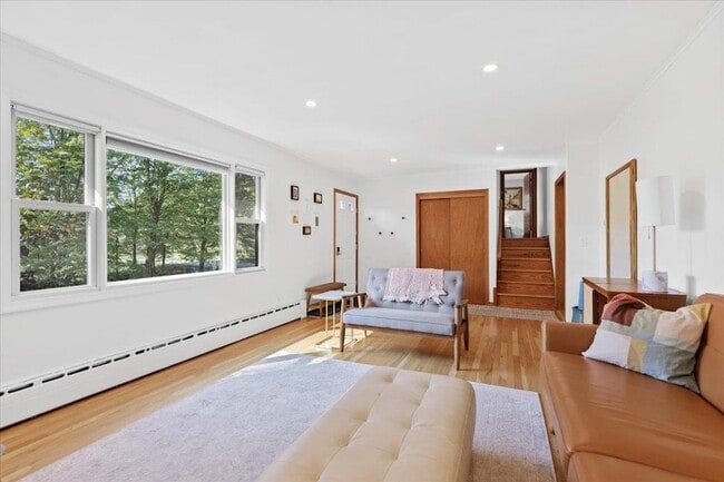 Building Photo - 275 Hillvale Rd