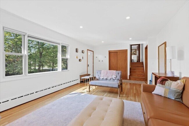Foto del edificio - 275 Hillvale Rd