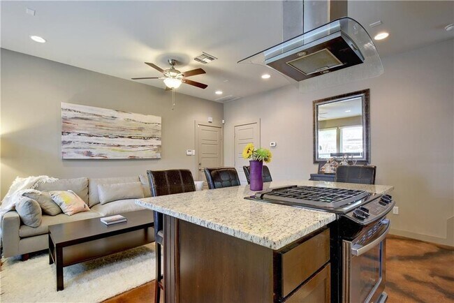 Foto del edificio - 2204 E 13th St