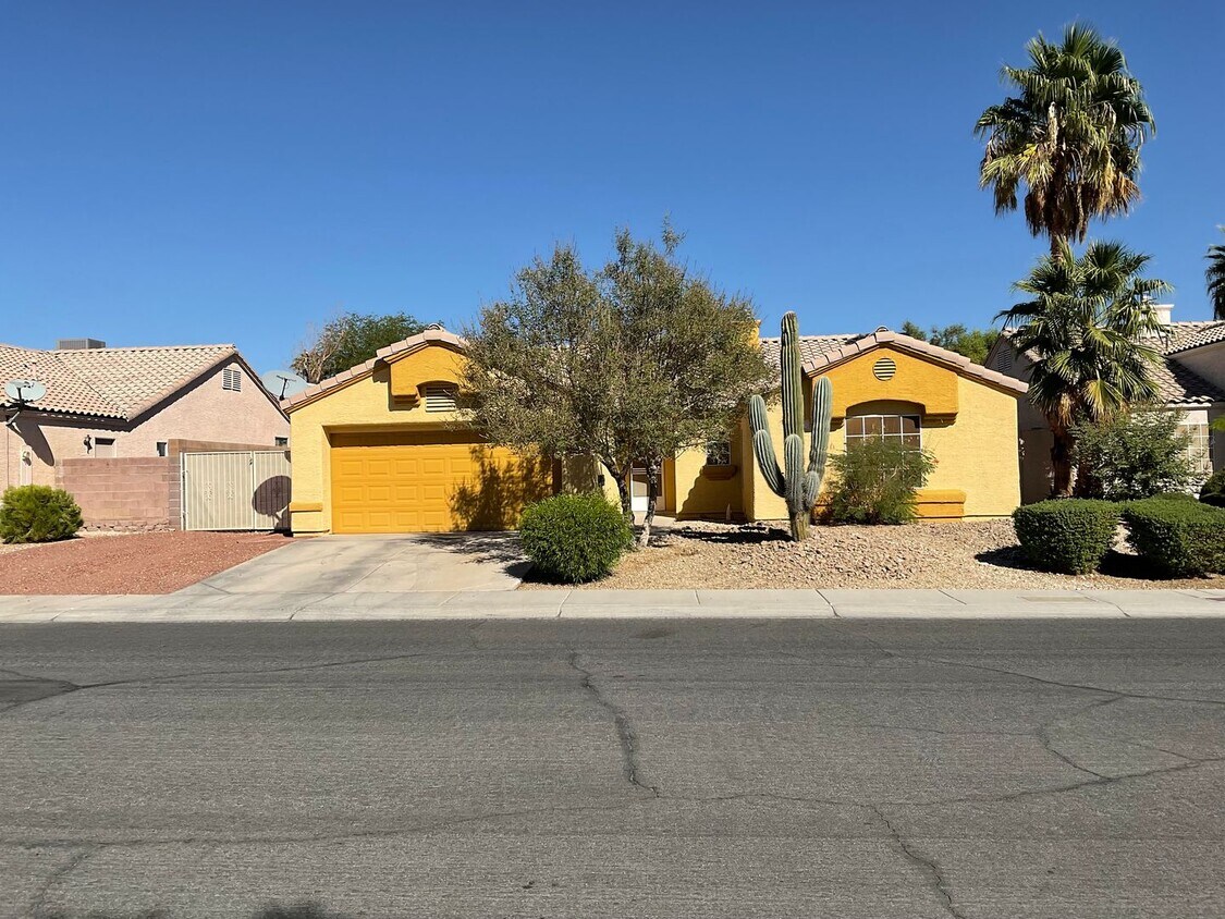 Primary Photo - Great 1 story home, 3brs, 2bth, 2cg, RV Gate