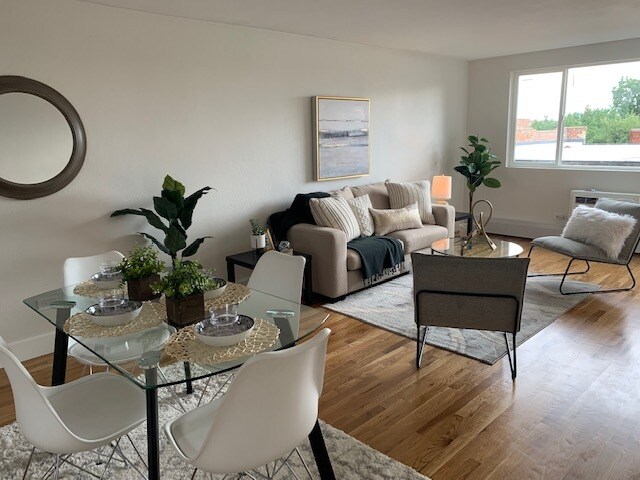 Living room - 1200 N Emerson St