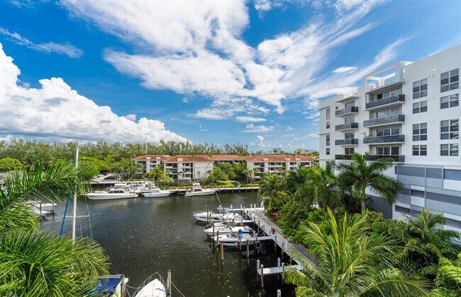 Foto del edificio - 3321 Port Royale Dr S