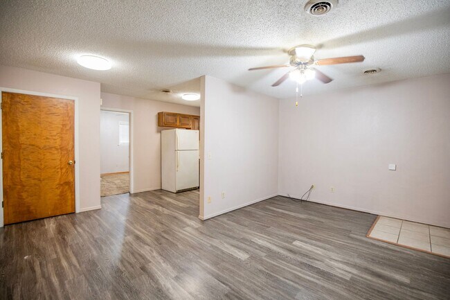 Building Photo - ***405 SE 4th Street***