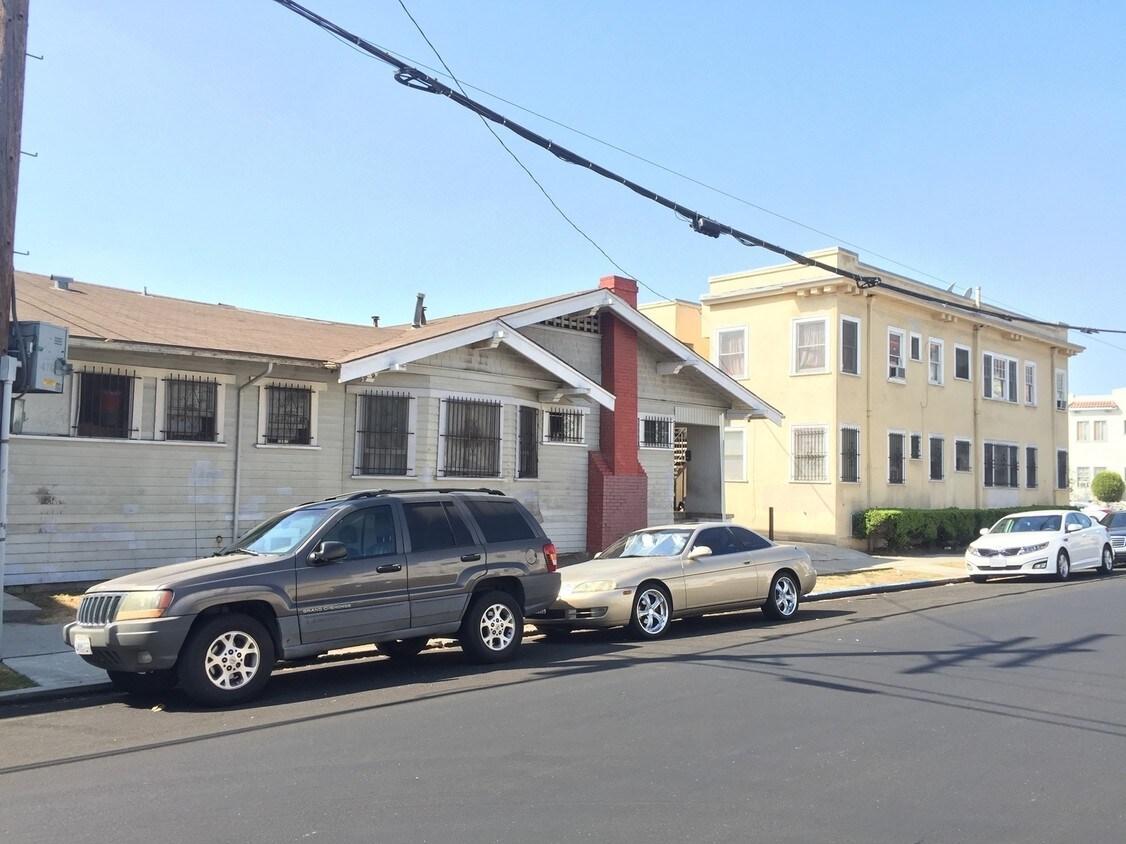 Primary Photo - 556 N Serrano Ave