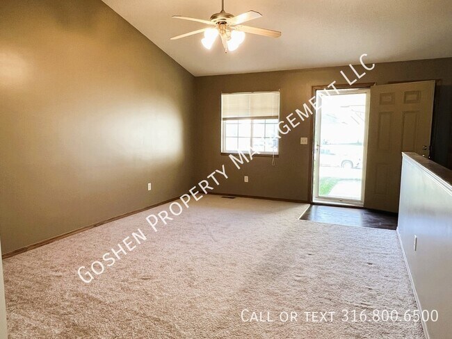 Building Photo - Gorgeous Home with Lakeside View