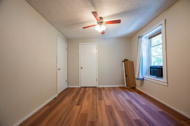 Foto del edificio - 977 Riverside Dr