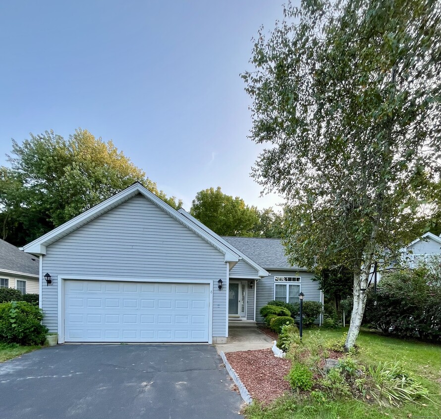 Primary Photo - 8 Lenox Dr