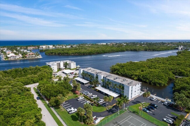 Building Photo - 689 NE 6th Ct