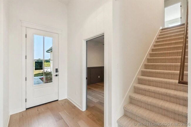 Building Photo - 5 Bed | 4 Bath House