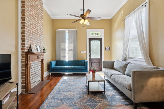 Building Photo - 2311 Dumaine St