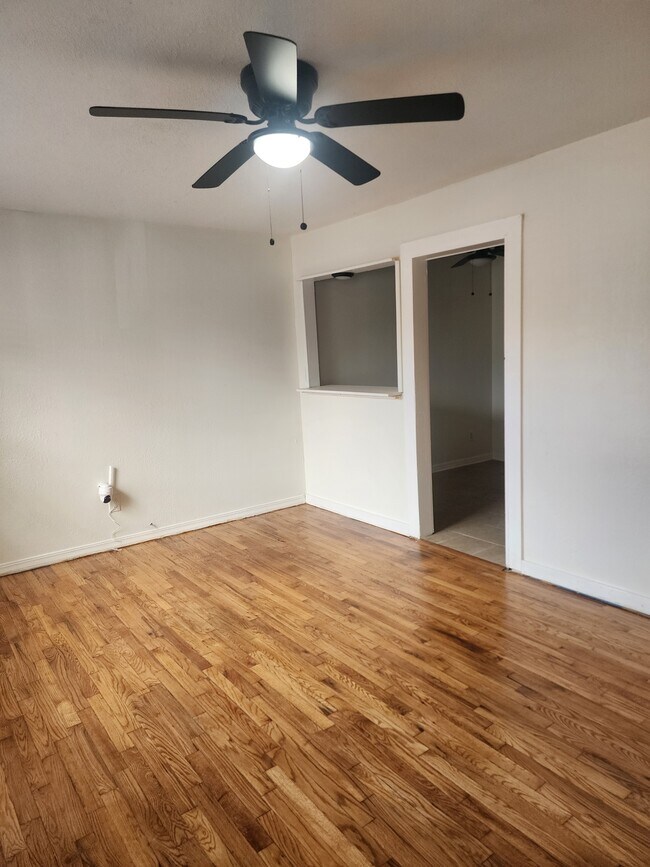 Foto del edificio - 1426 Maple Dr