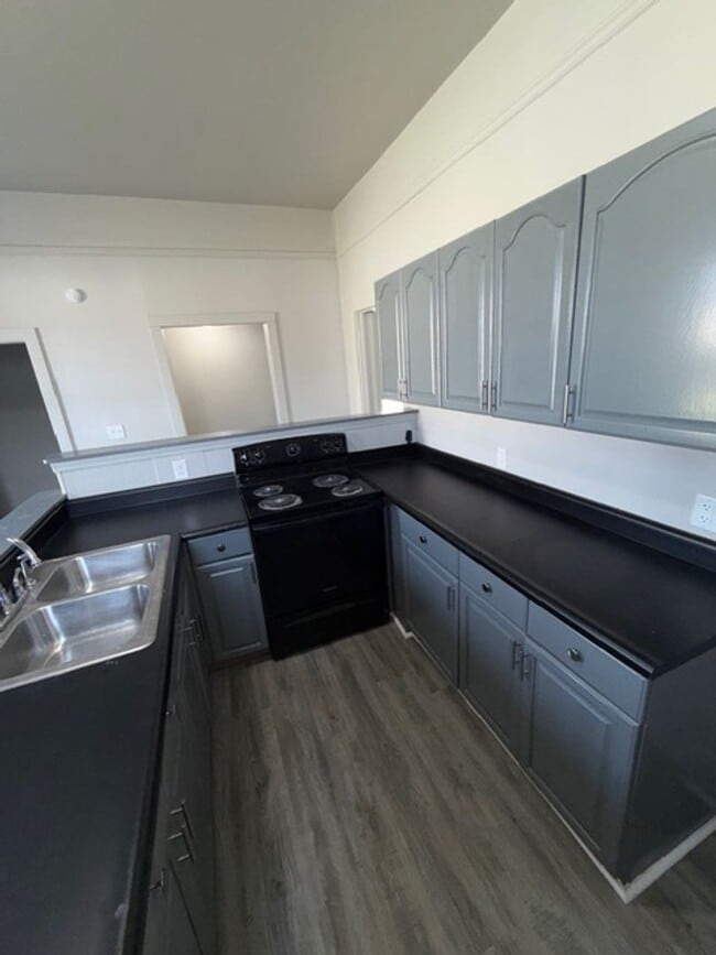 Building Photo - 1411 W Maryland St