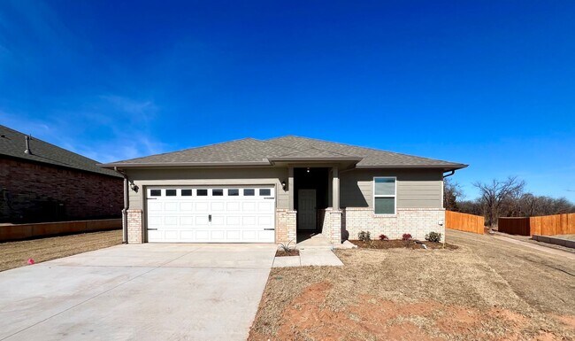 Building Photo - 4 Bedroom 2 Bathroom 2 Car Garage Home in ...