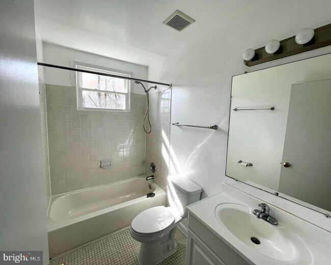 Foto del edificio - 1570 Westmoreland St