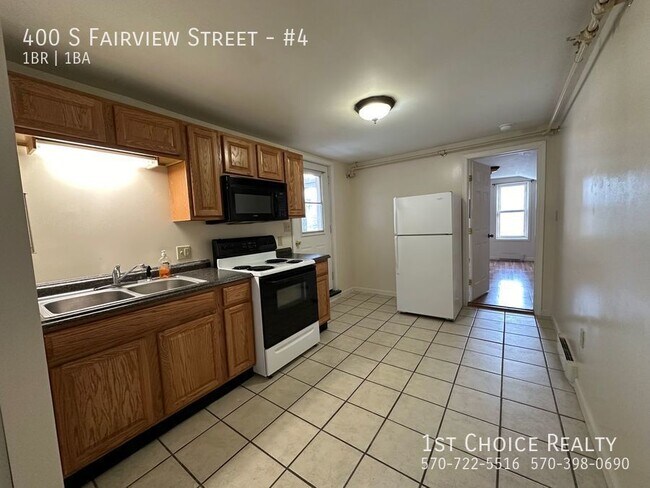 Building Photo - 2nd floor 1 bedroom with a private back po...