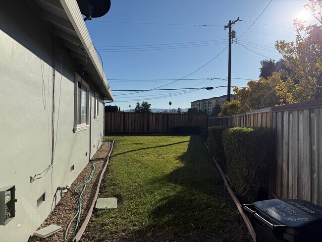 Foto del edificio - 2616 Kitsap Ct