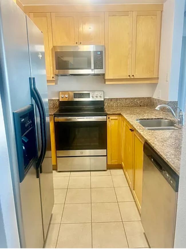Building Photo - 3550 Lebon Dr