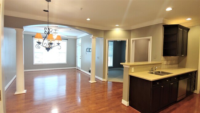 Building Photo - Move-In Ready! 2 Bedroom condo in Decatur