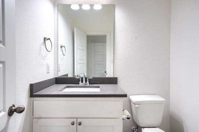 Foto del edificio - 4 Bed 3 Bath Luxurious Townhome in Frisco!