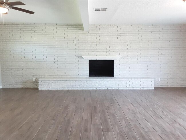 Building Photo - 6218 Carver Ave