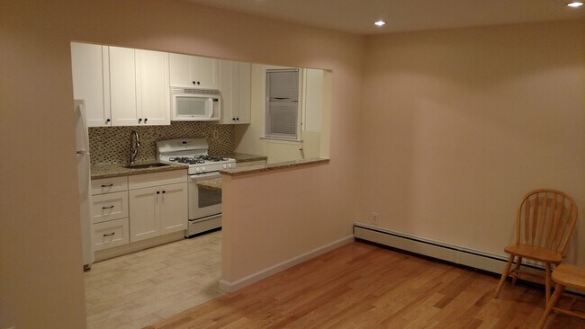Building Photo - 433 Park View Ave